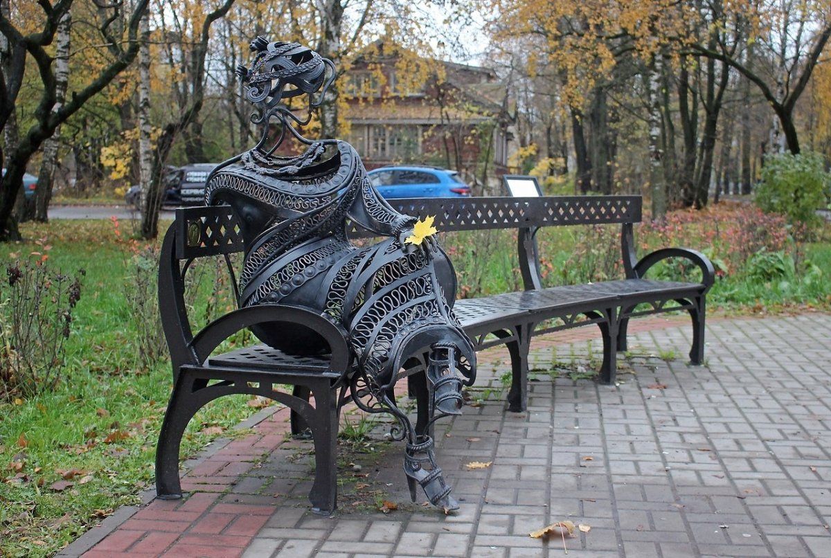 Гатчина памятник гранатовый браслет