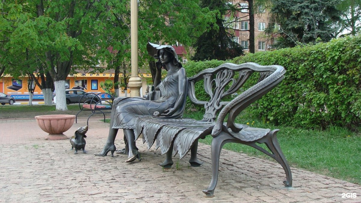 Памятник дама с собачкой Раменское