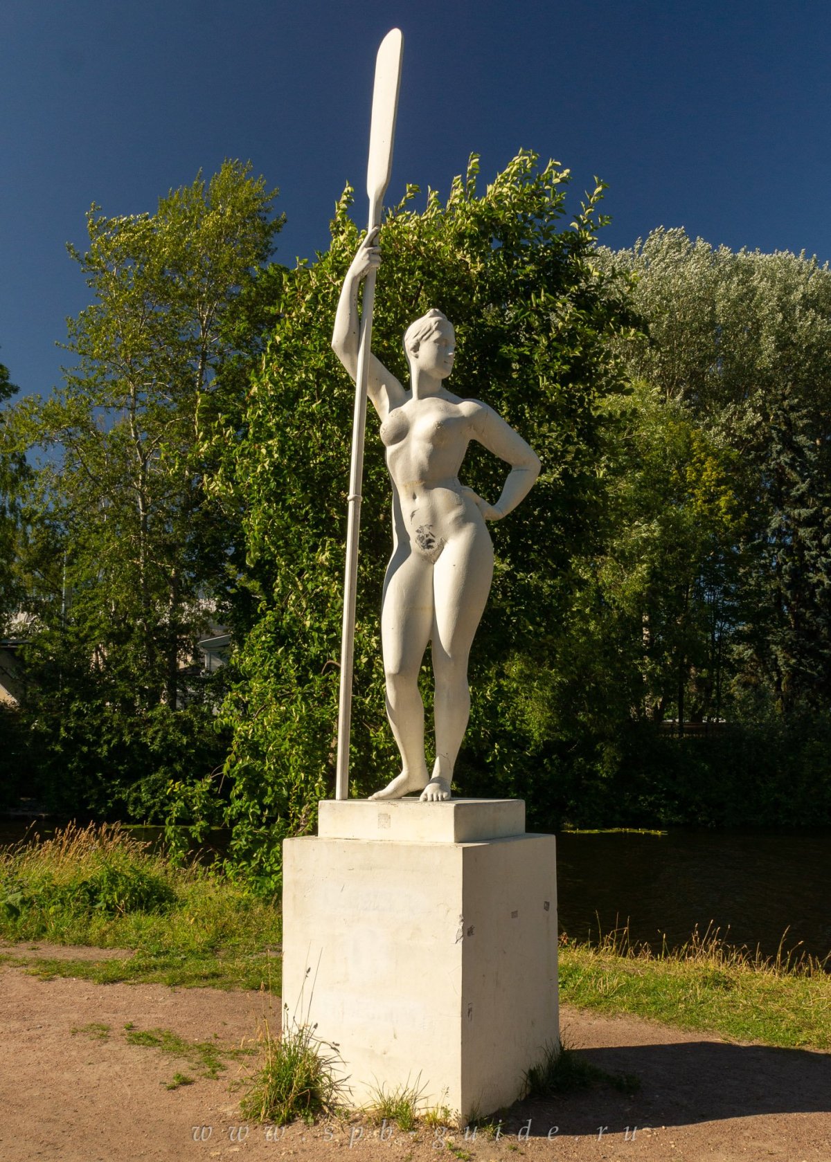 Девушка с веслом Шадр 1935