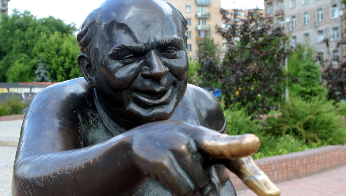 Памятник Евгению Леонову Мосфильмовская улица