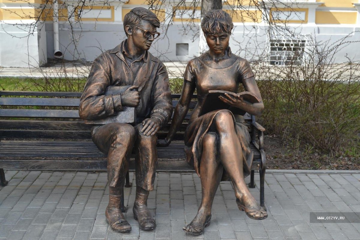 Памятник Шурику и Лиде в Рязани