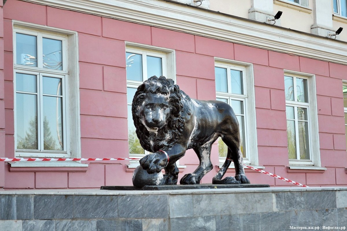 Памятник собаке спасателю в Перми