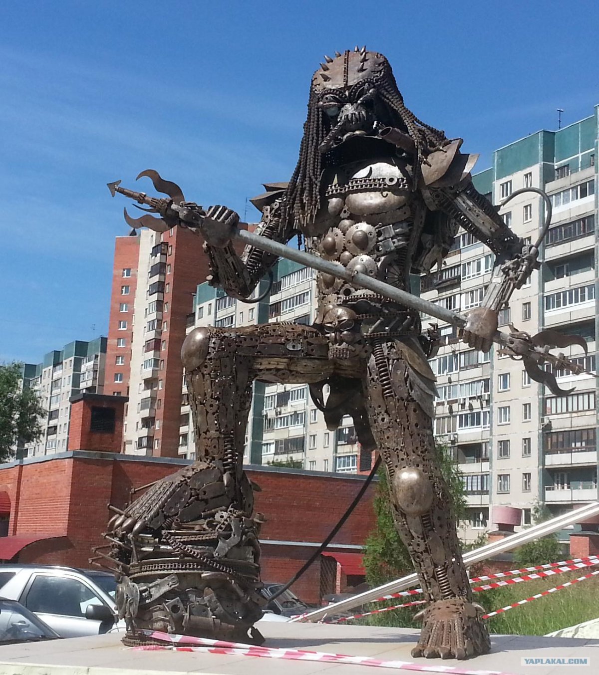 Памятник хищнику в Питере