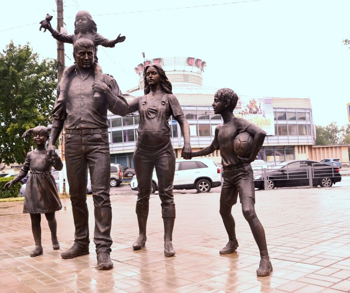 Памятник семье в Твери