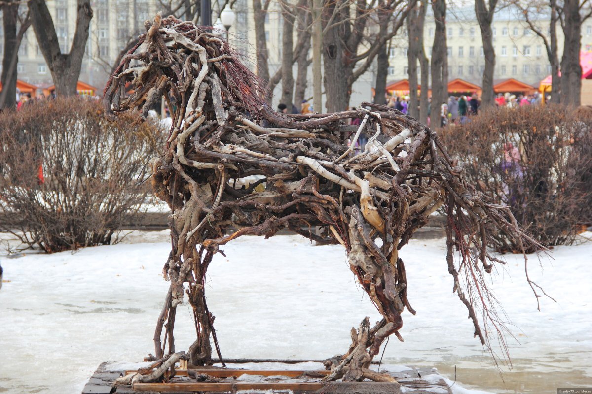 Лошадка из веток