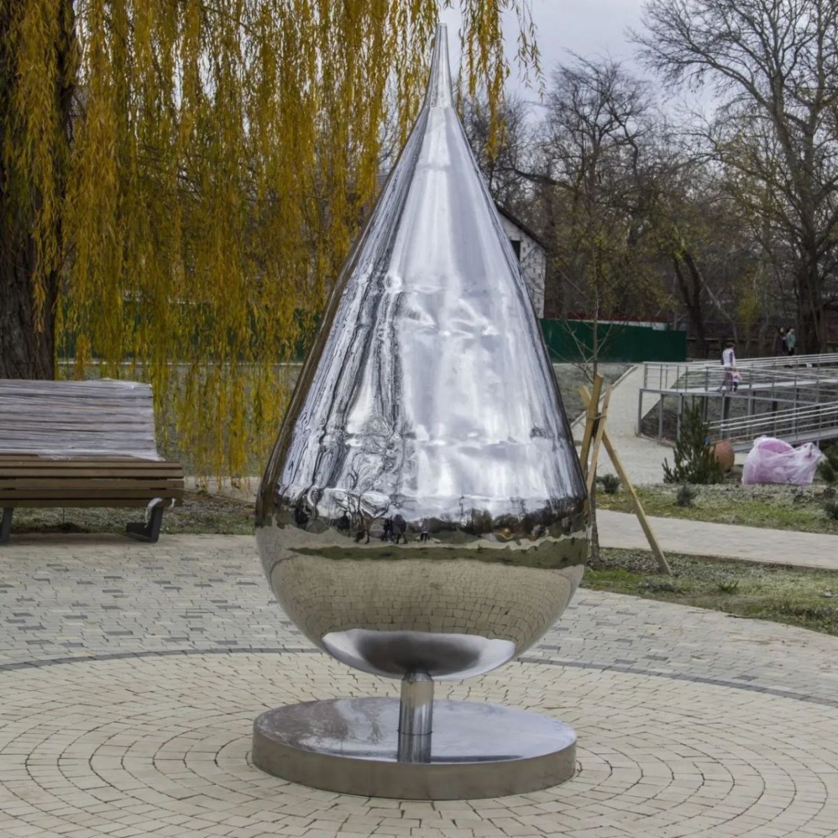 Памятник капле в Краснодаре