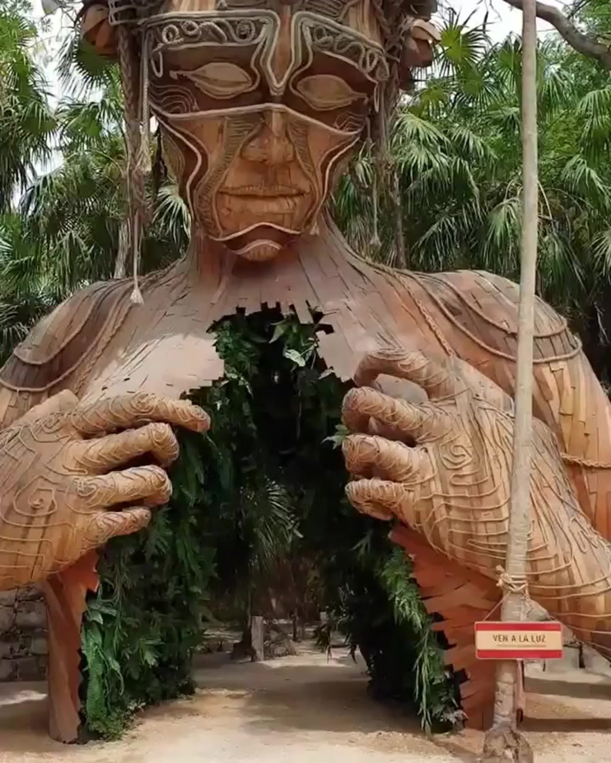 Скульптура в Тулуме Мексика