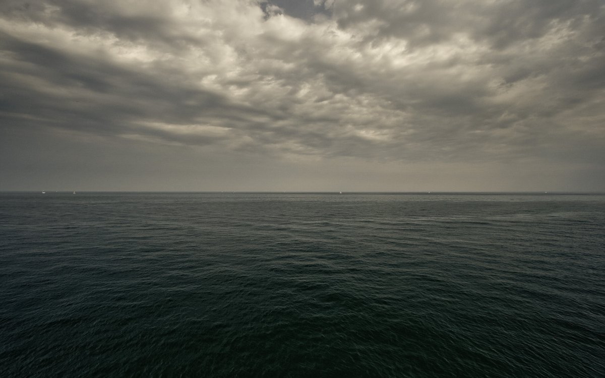 Темное море