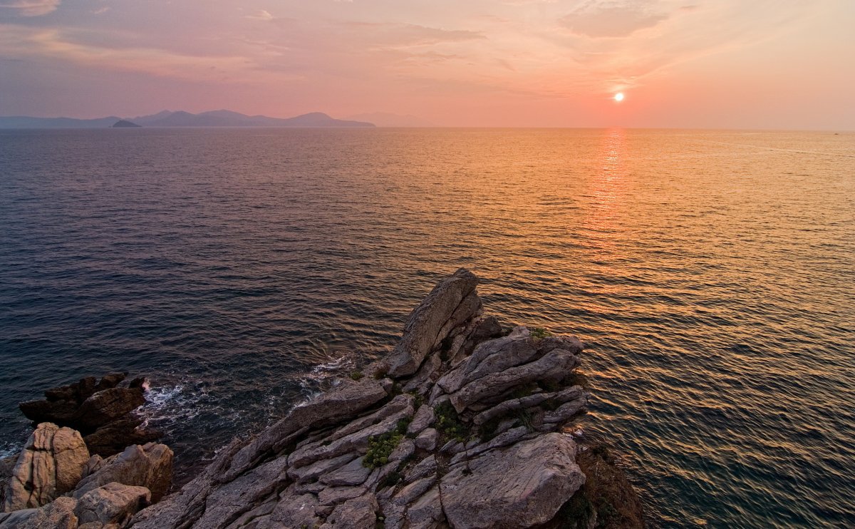 Море горы солнце