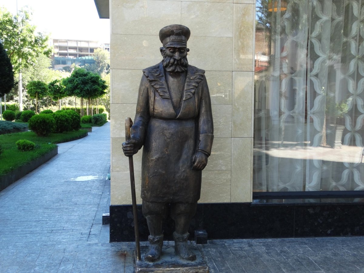 Нико Пиросмани дворник