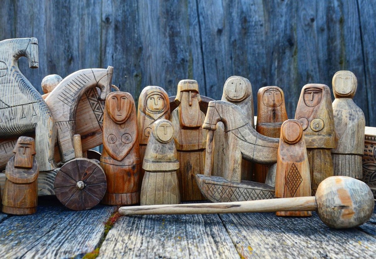 Старинные деревянные игрушки