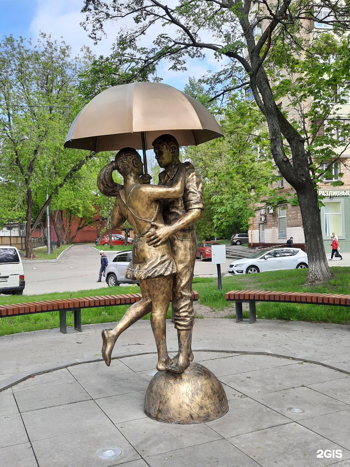 Памятник влюбленным в Ханты Мансийске