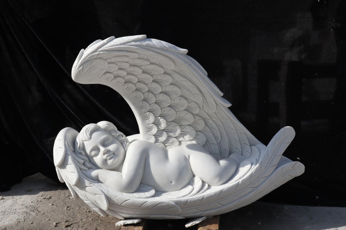 Скульптуры ангелов из мрамора