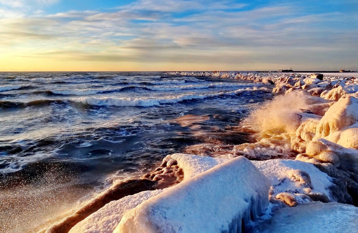 Замерзшее Балтийское море Лиепая