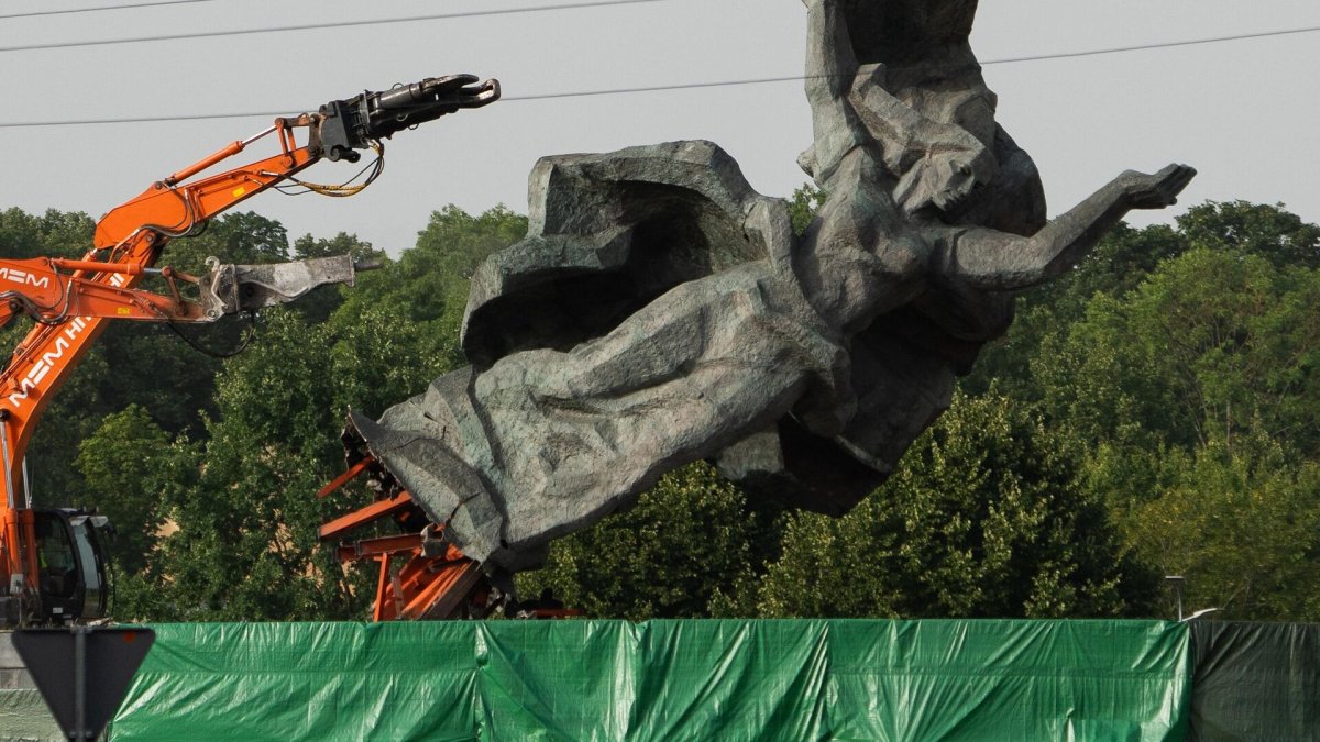 Памятник воинам