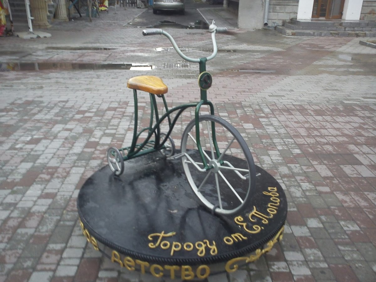 Памятник велосипеду Бердянск