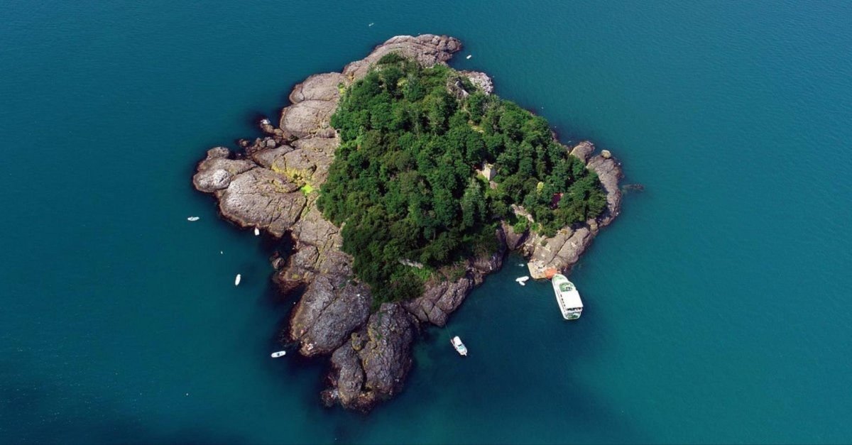 Острова в черном море