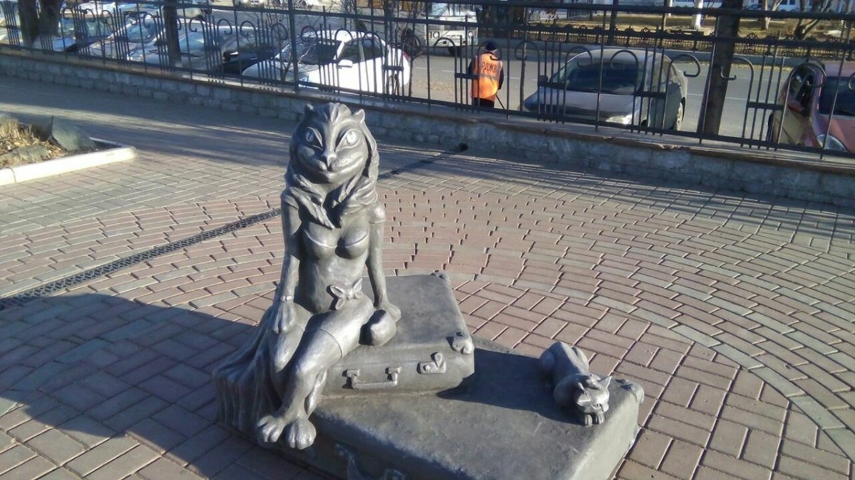 Памятник кошке