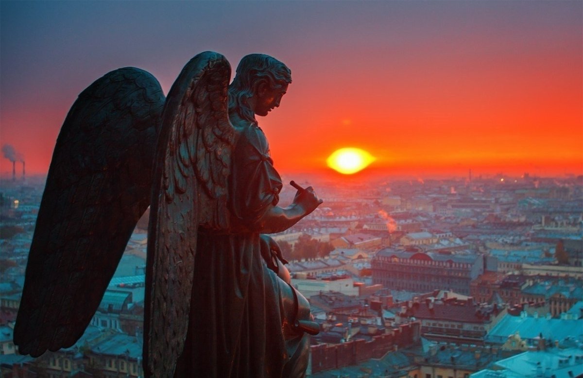 Ангелы Исаакиевского собора Петербурга