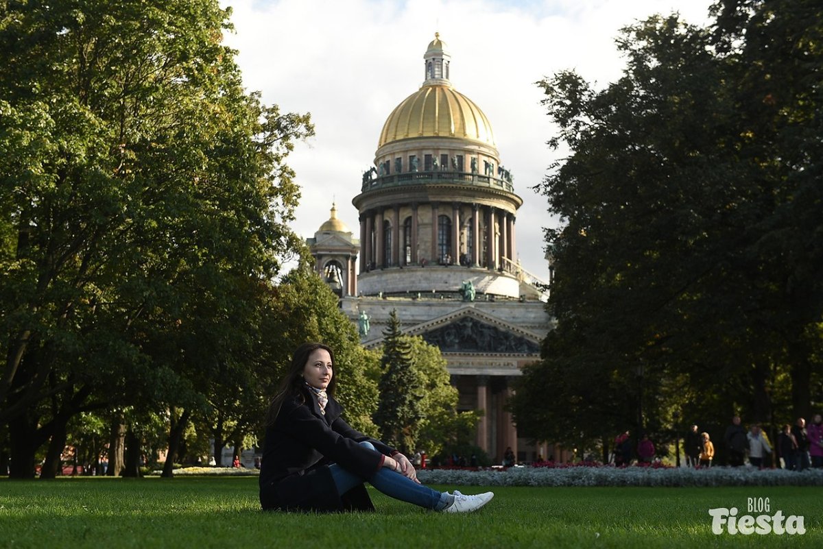 Фотосессия у Исаакиевского собора в Санкт-Петербурге