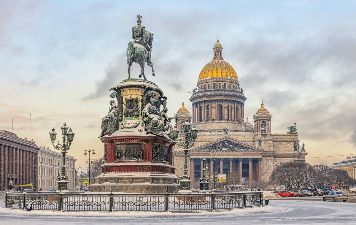 Исаакиевский собор и памятник Николаю 1 в Санкт-Петербурге