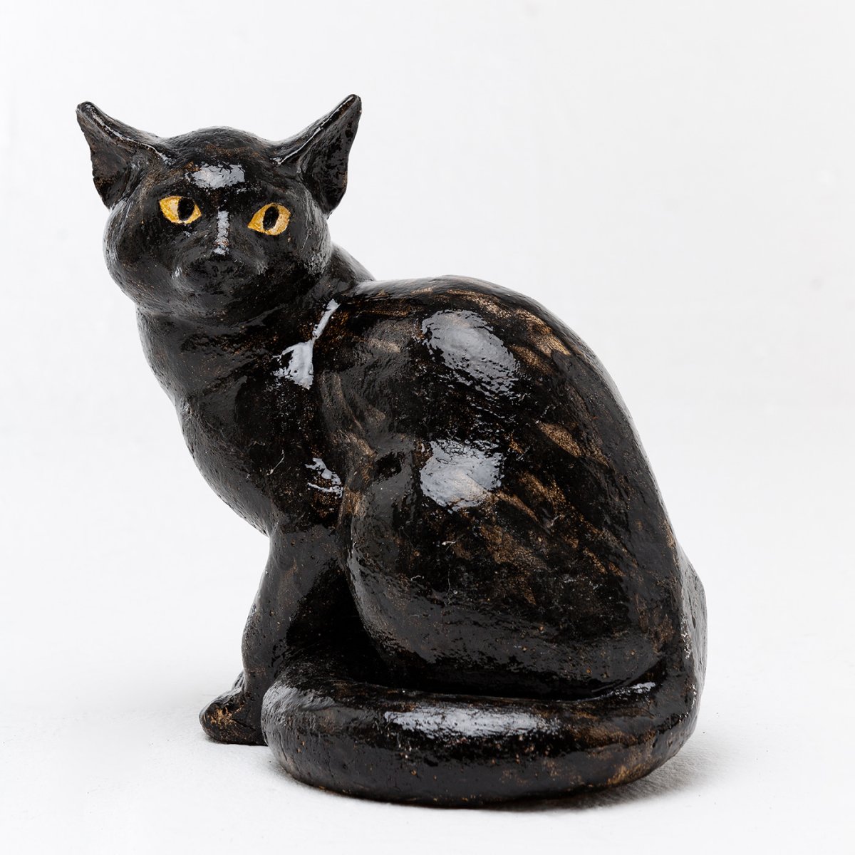 Статуя кошки черная
