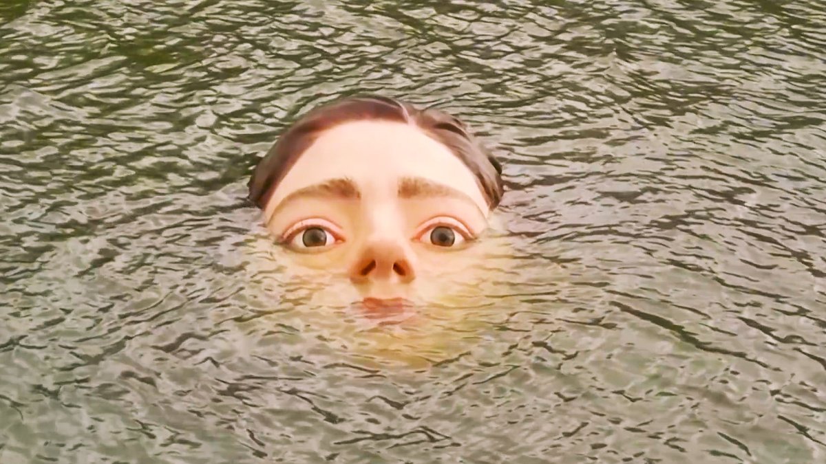 Скульптура завтра в воде