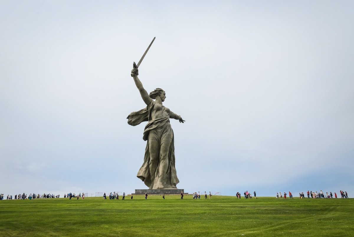 Памятник Родина мать в Волгограде