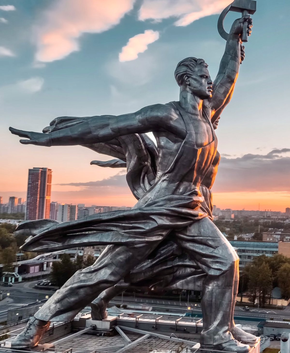 Вера Мухина рабочий и колхозница