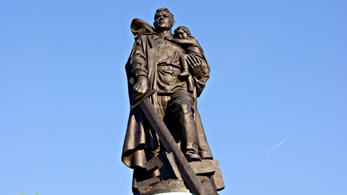 Вучетич. «Воин-освободитель». Трептов-парк, Берлин