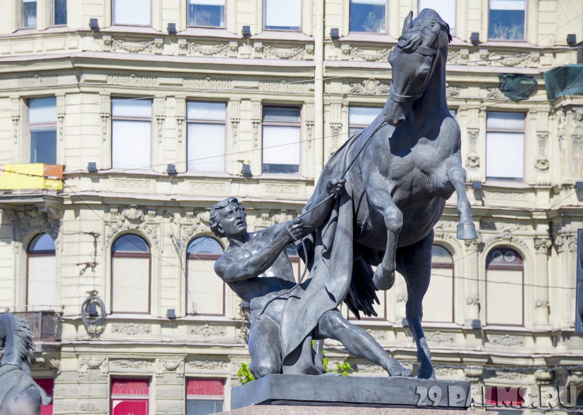 Статуи Санкт-Петербург Аничковом мосту содержание