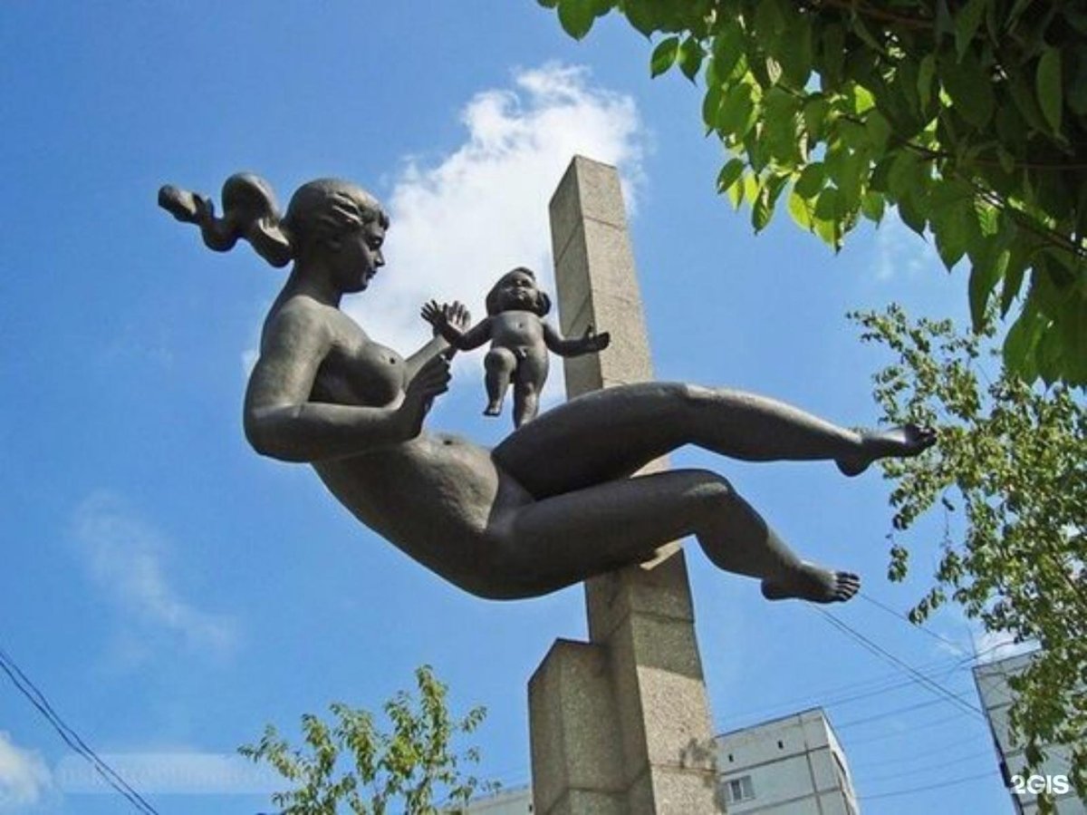 Памятник мать и дитя Новосибирск