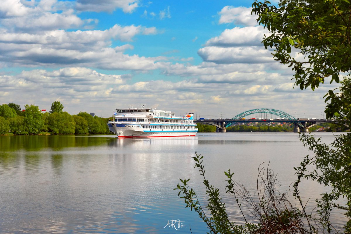Лайнер Москва река
