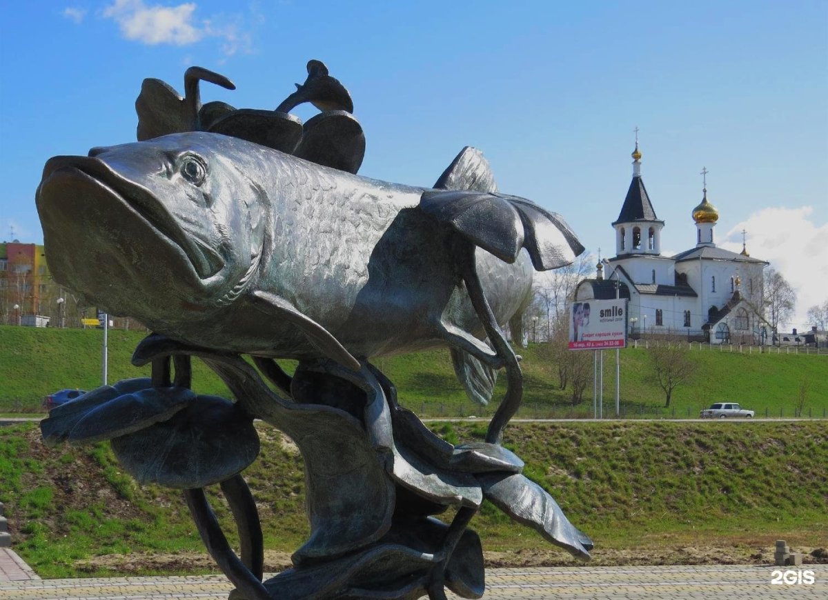 Памятник щуке в Нефтеюганске