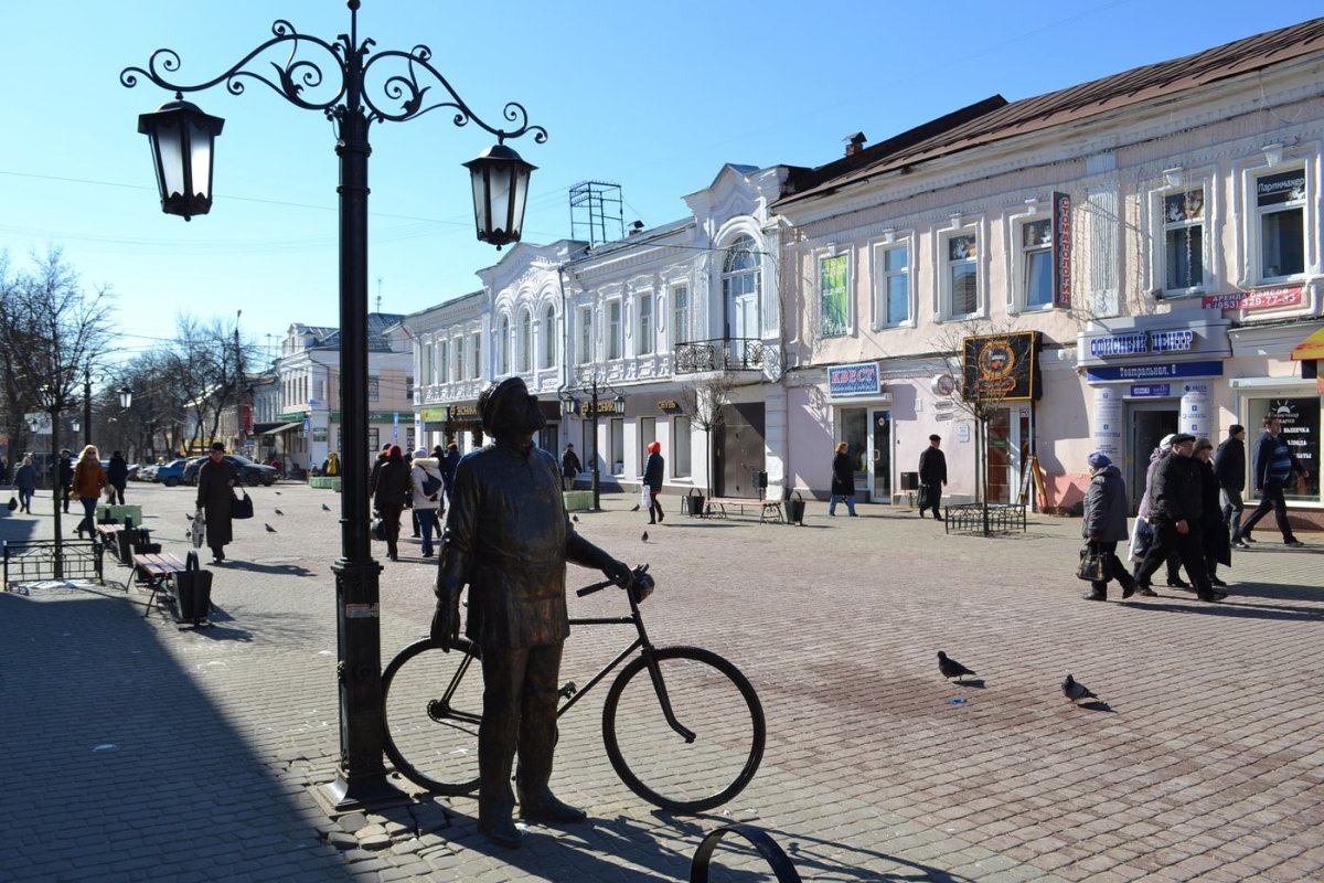 Циолковский с велосипедом Калуга