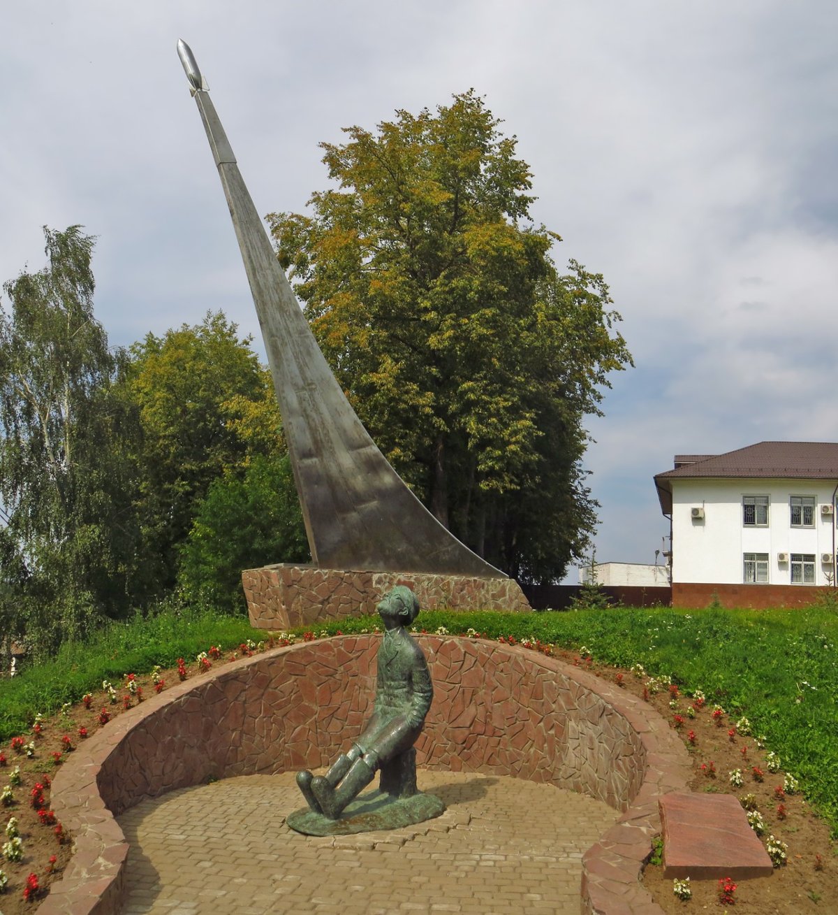 Боровск памятник Циолковскому скульптор