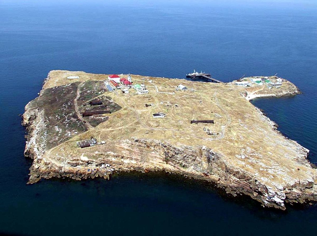 Остров змеиный в черном море