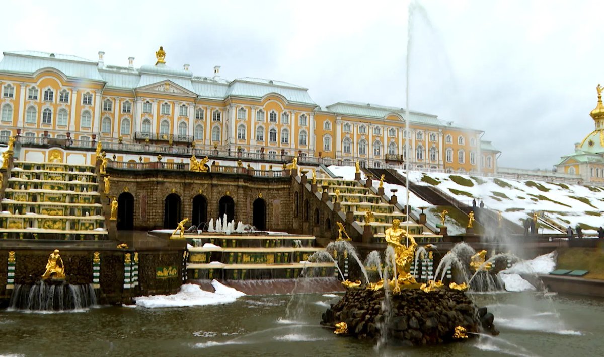 Петергоф в апреле