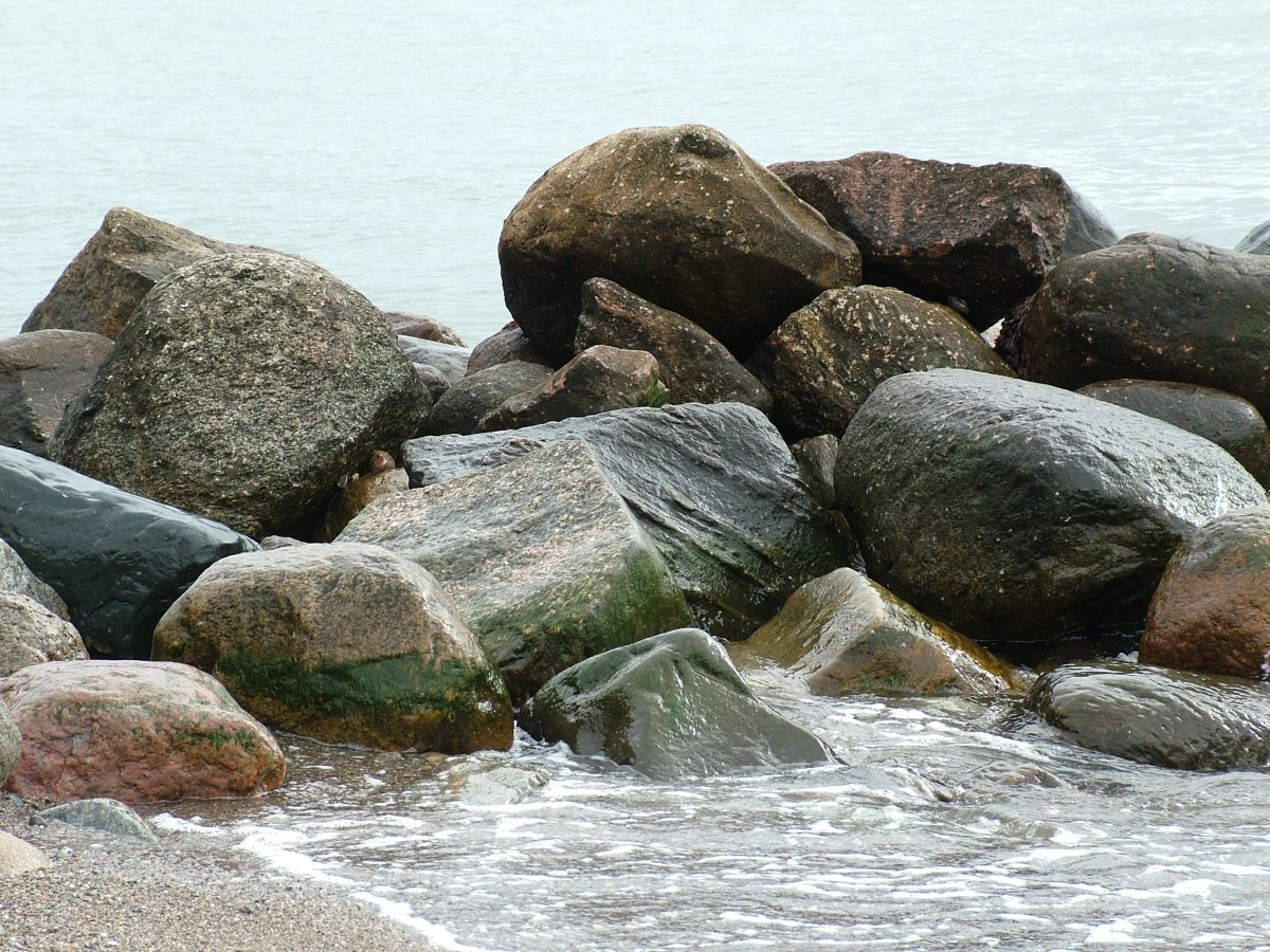 Балтийское море камни