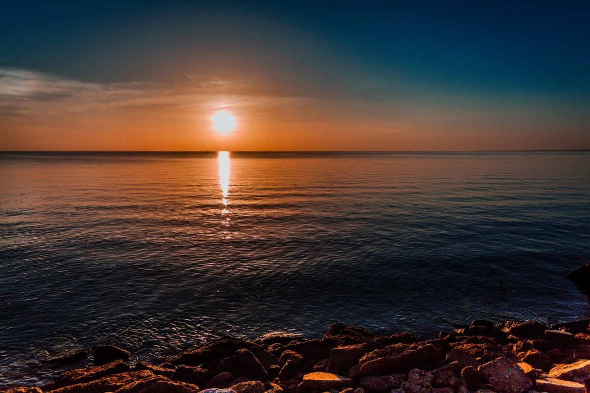 Рассвет на море