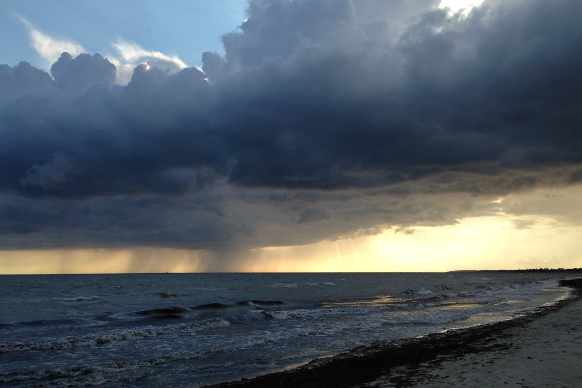 Море пасмурно