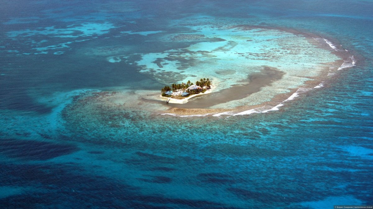 Искусственный остров в Карибском море