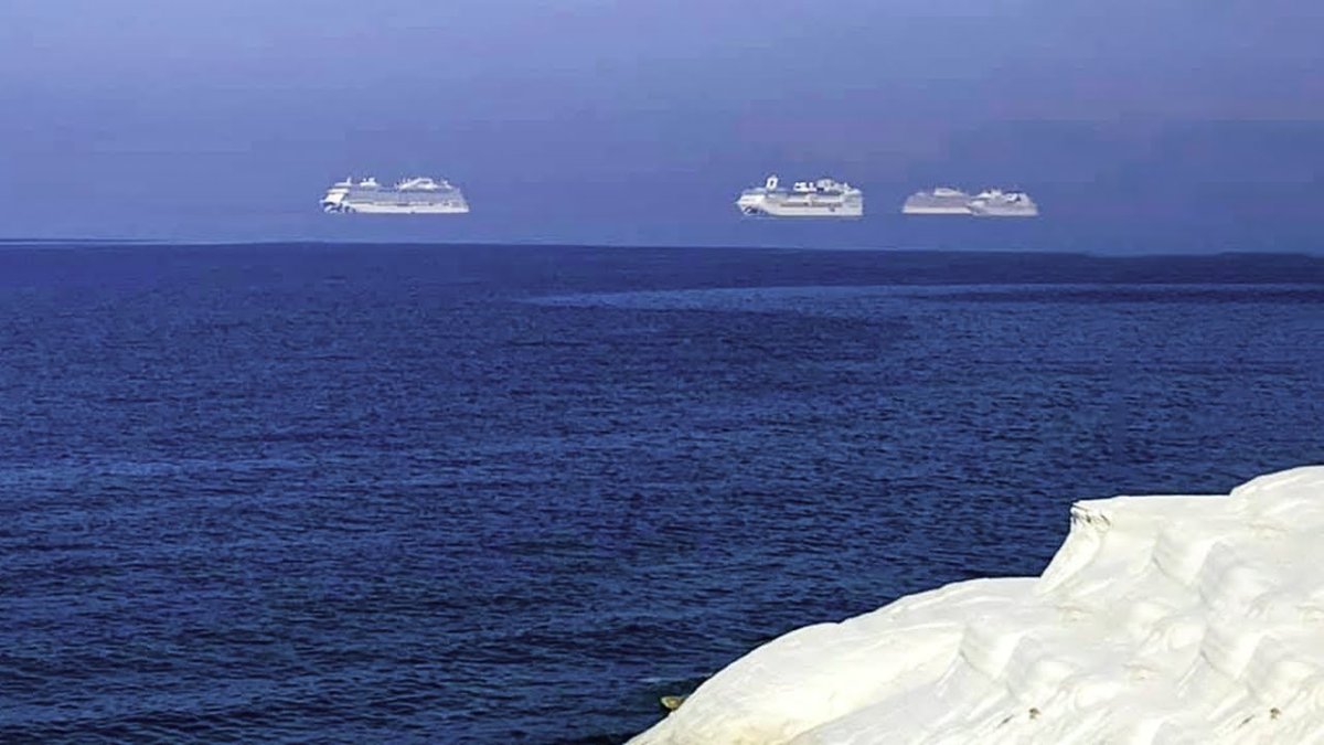 Мираж в море