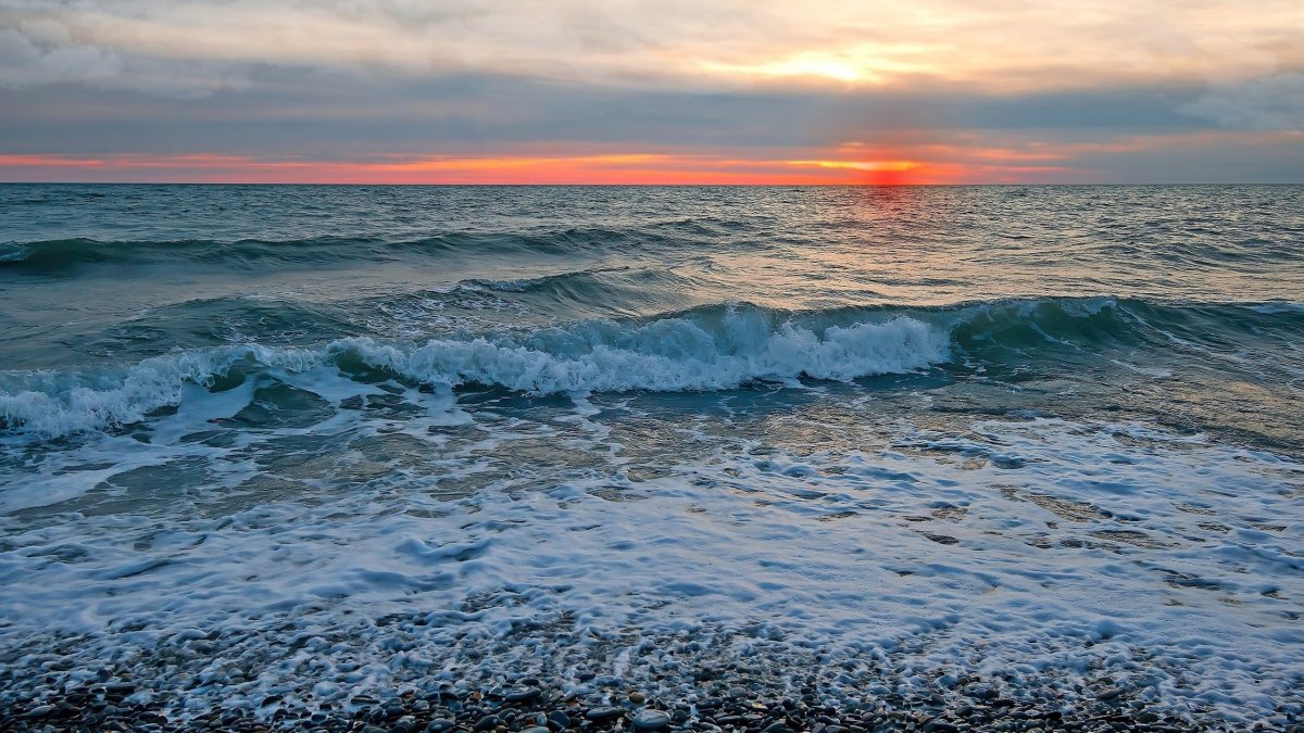 Черное море Абхазия Прибой