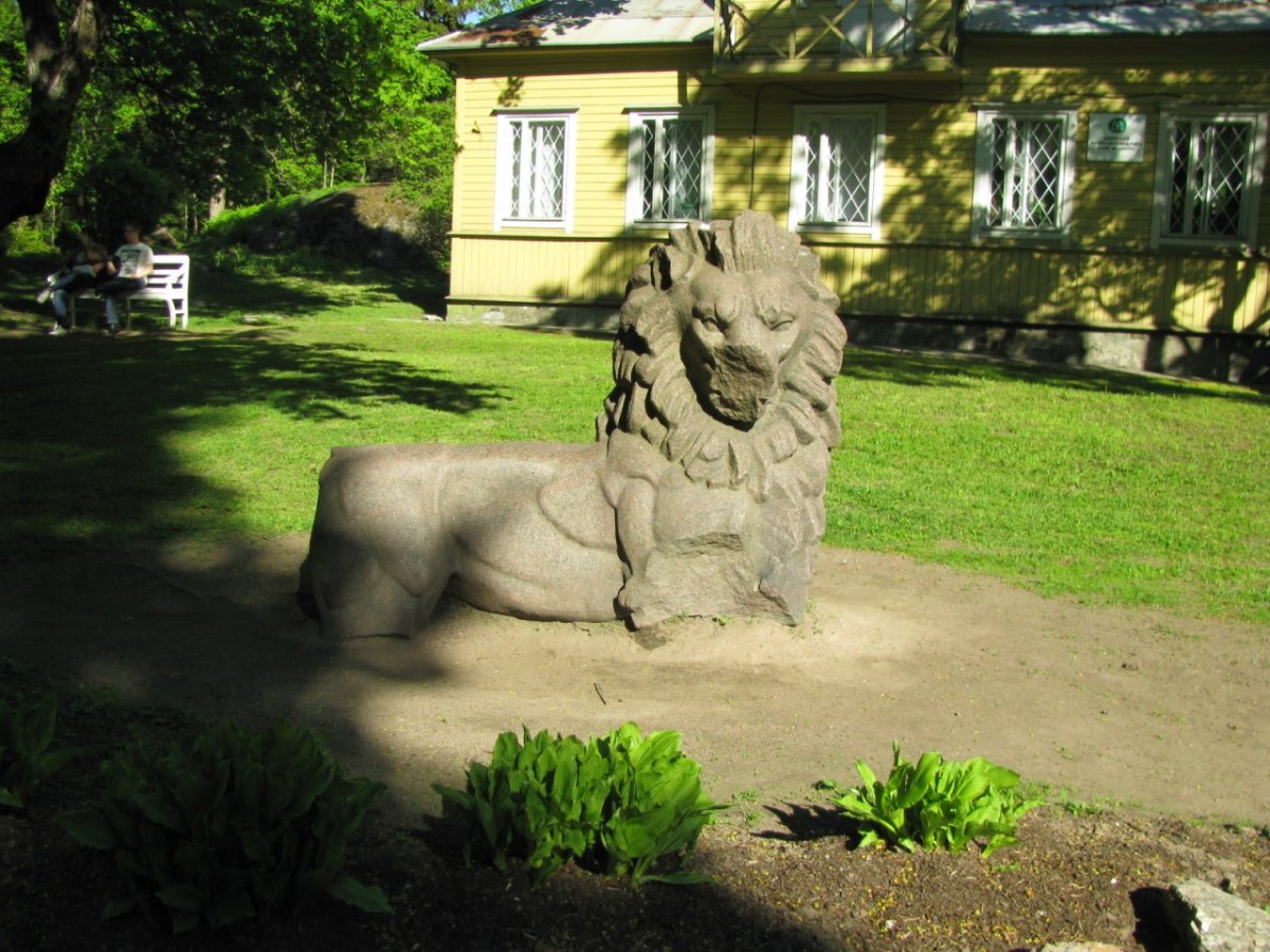Памятник льву Монрепо