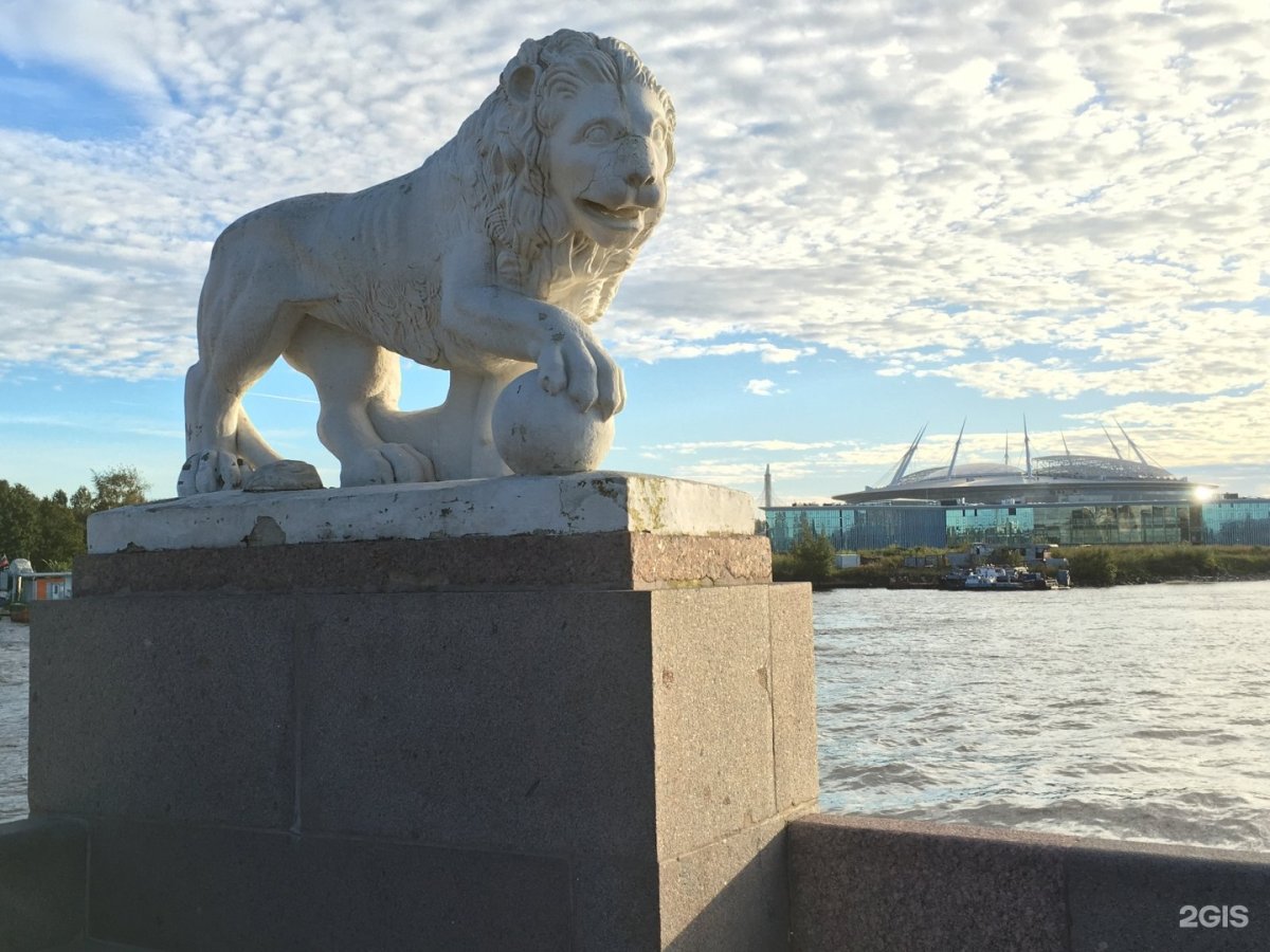 Статуя Льва в Санкт-Петербурге