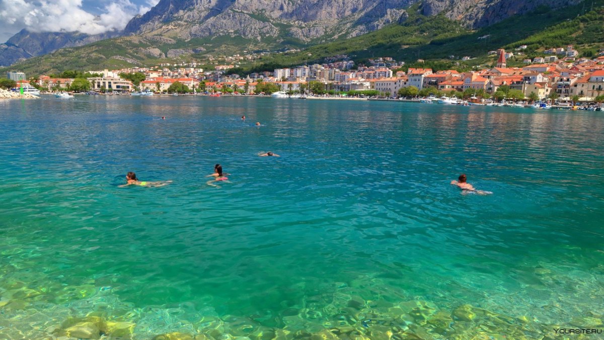 Разноцветное море в Хорватии