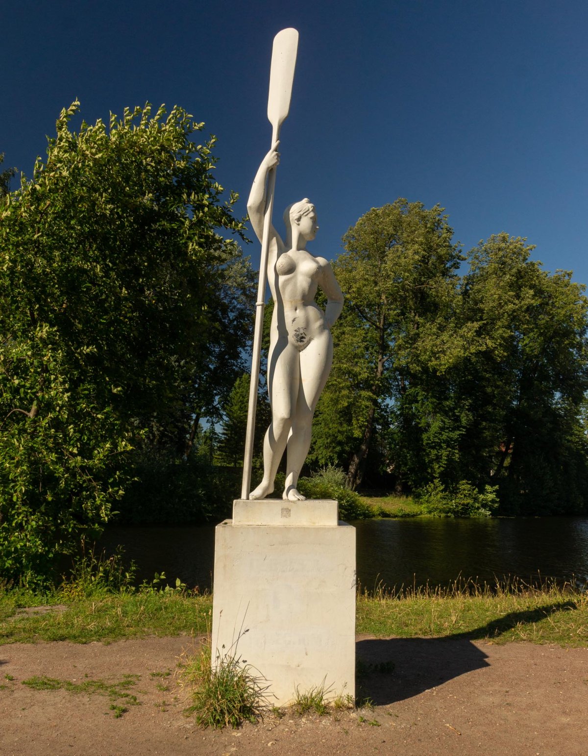 Девушка с веслом Шадр 1935