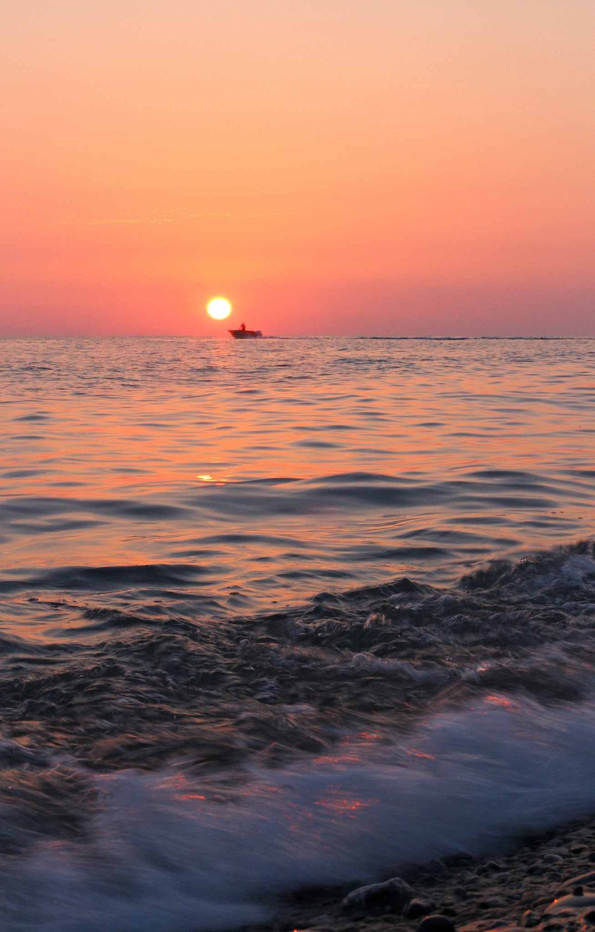 Закат на черном мореморе