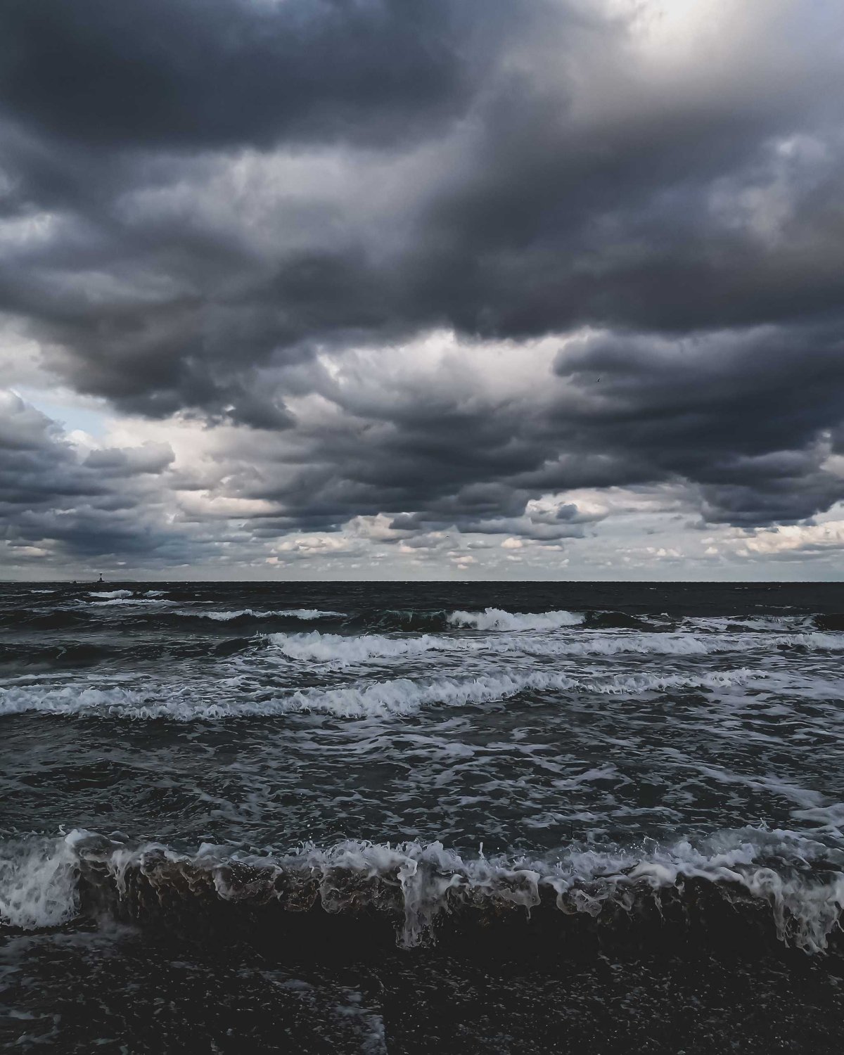 Темное море